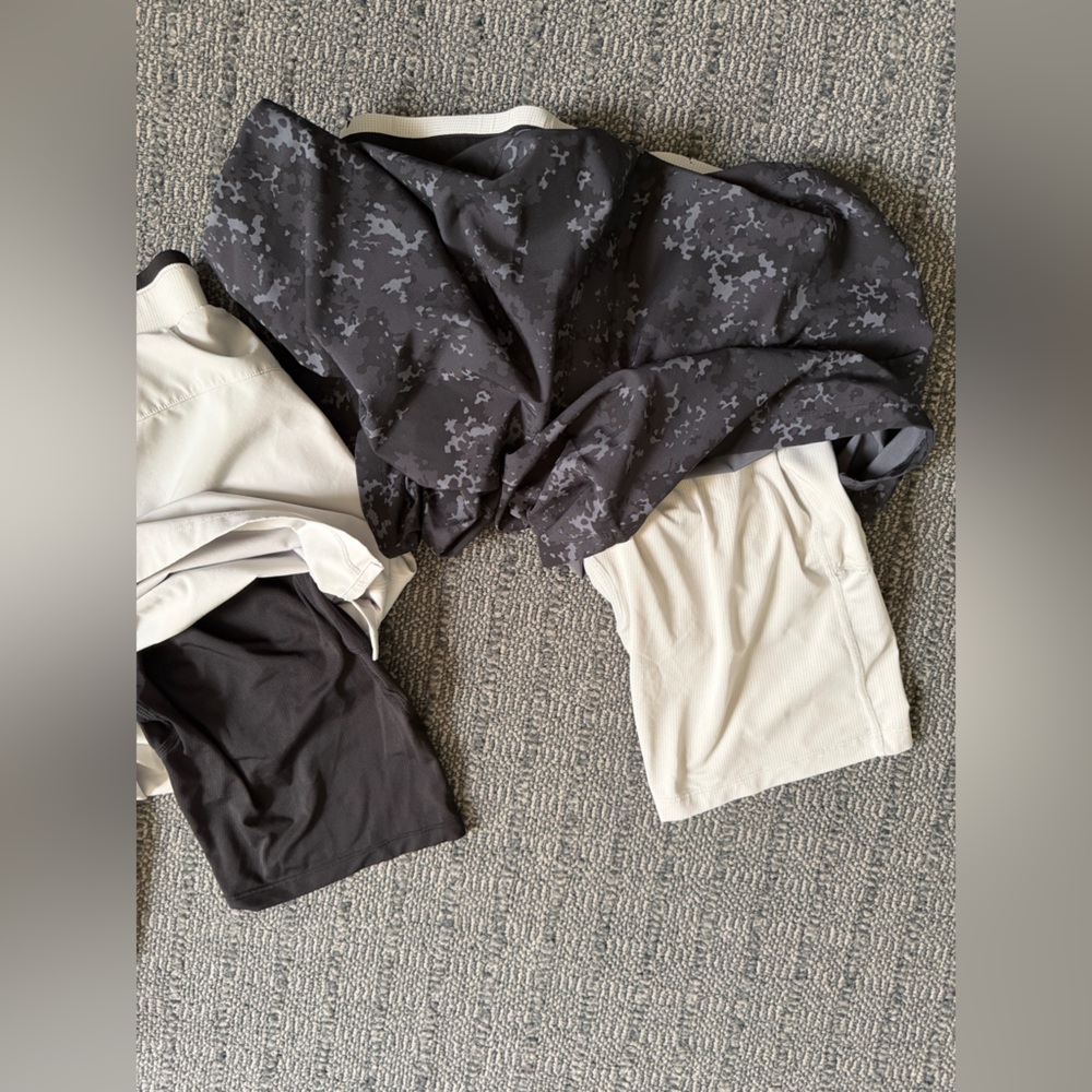 Guc Fabletics lined 9” Men's Shorts. Comfy and stretchy Sz M. - Picture 3 of 8